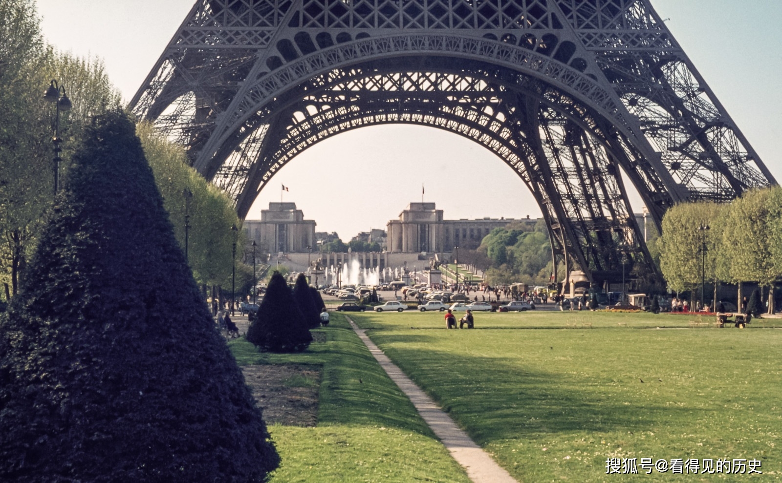 老照片 1975年的法国巴黎 阳光明媚