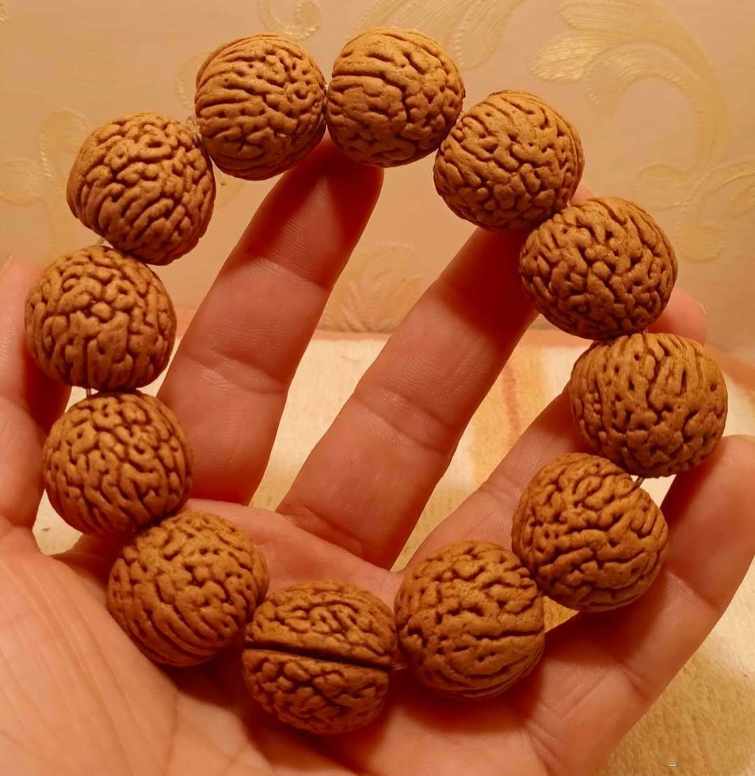 原创桃核盘玩真的不用佩戴手套么并非绝对这些情况还是需要手套盘