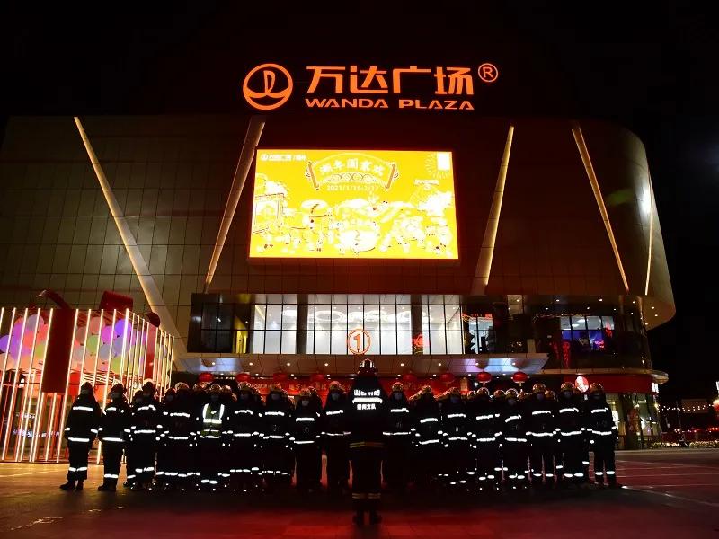 2月3日22时,总队第三督导组在朔州万达广场开展大型商业综合体夜间