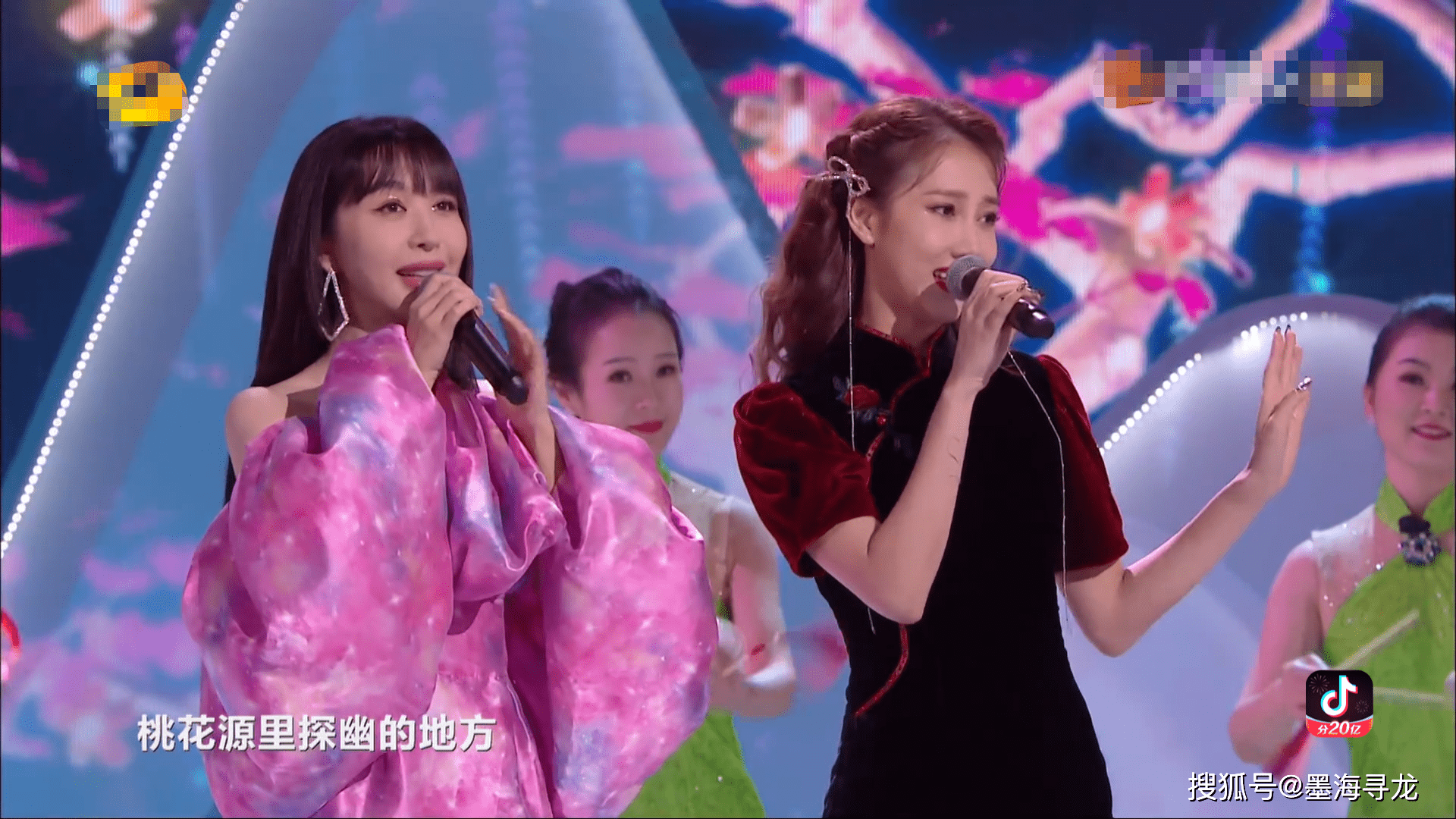 湖南卫视春晚两代姐姐斗艳沈梦辰脸僵黄龄假唱杨钰莹歌声甜