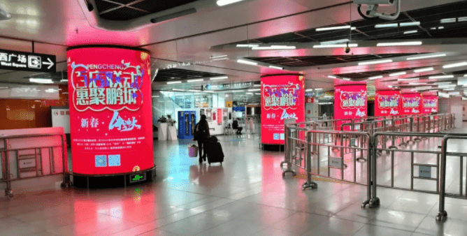 深圳北站大量红色LED广告，有人知道是什么内容吗？