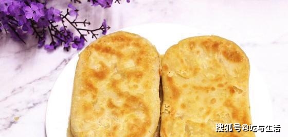 一把芝麻 一勺胡椒粉 这样做椒盐饼 真的太香了 一盘子不够吃 二姐