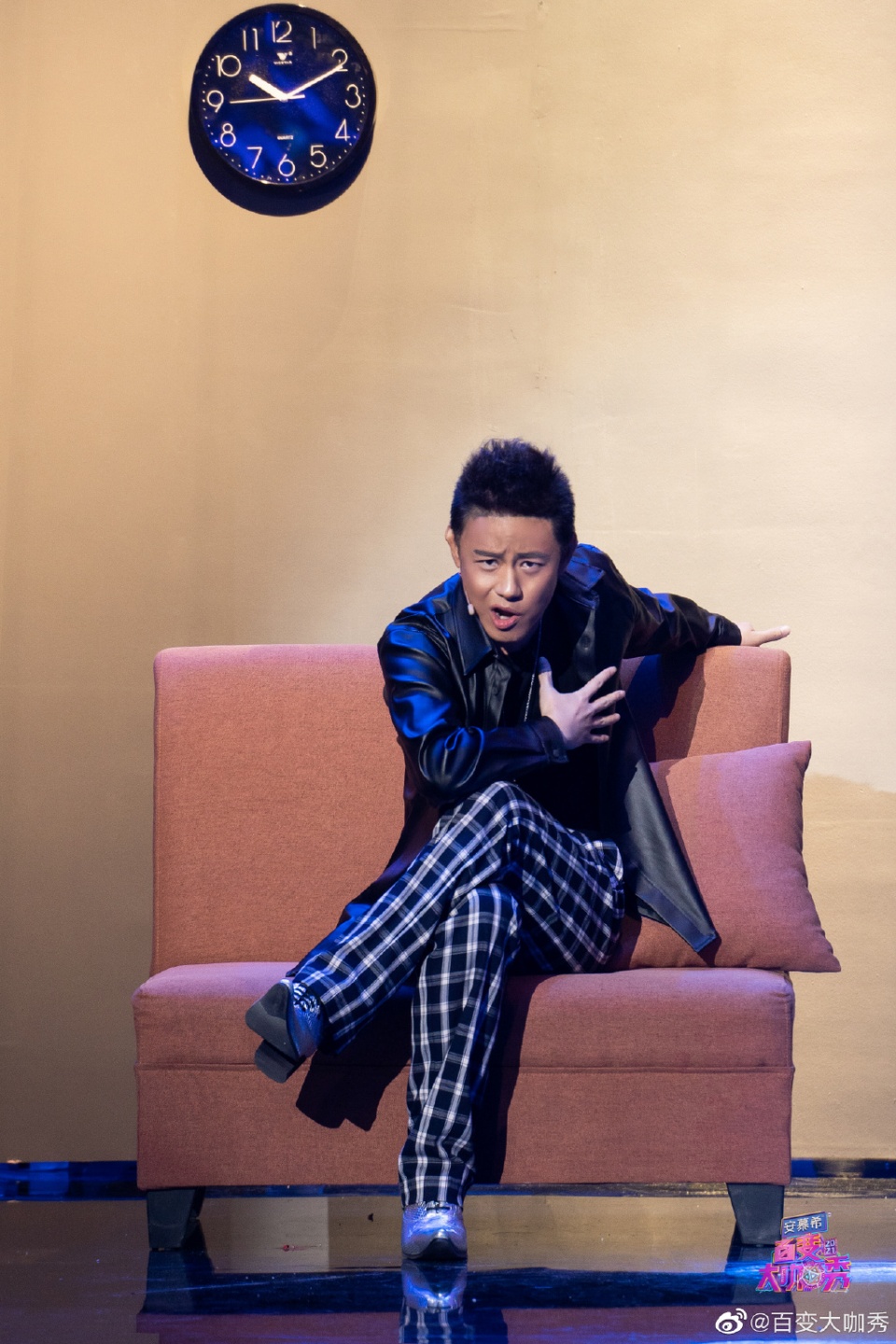 就在虎虎用自身行动拓宽模仿广度,深挖模仿精准度的同时,在首期节目中