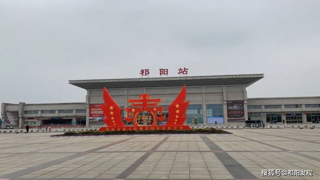 祁阳高铁站，新增一个“春”，站前广场很冷清