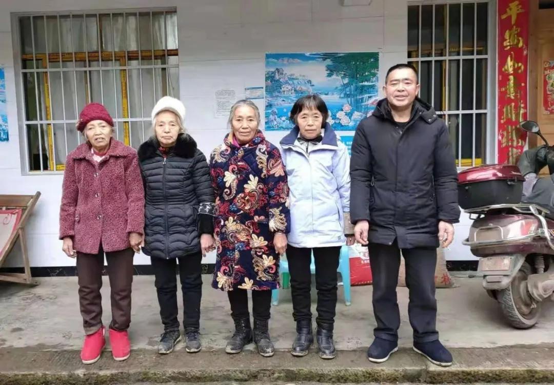 一男子苦寻在筠连被拐失踪33年的亲妹妹!_陈奇