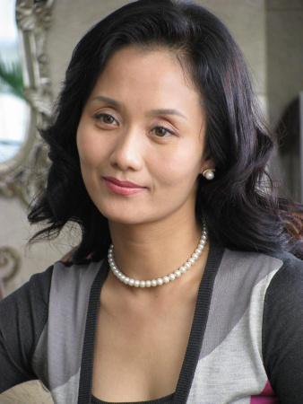 李颖还饰演过《一起来看流星雨》中"慕容云海"的妈妈,气质十分出众.