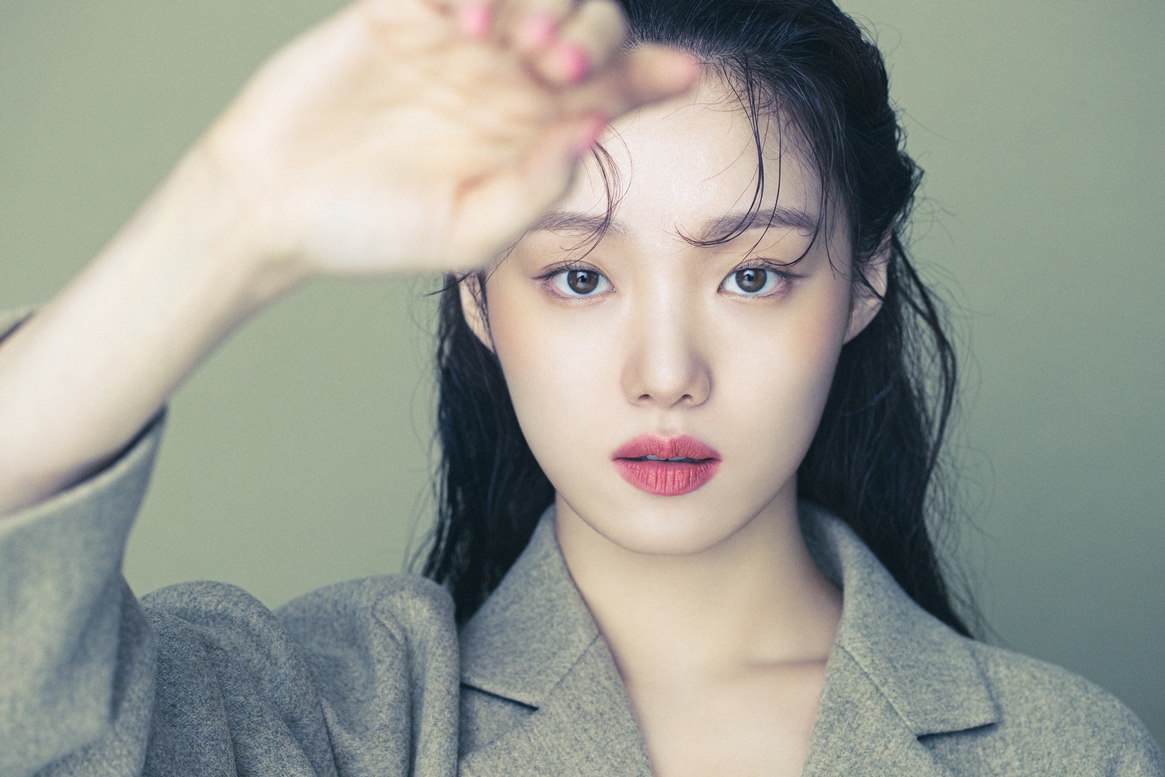 李圣经最新时尚画报公开 充满东方情调展别样魅力