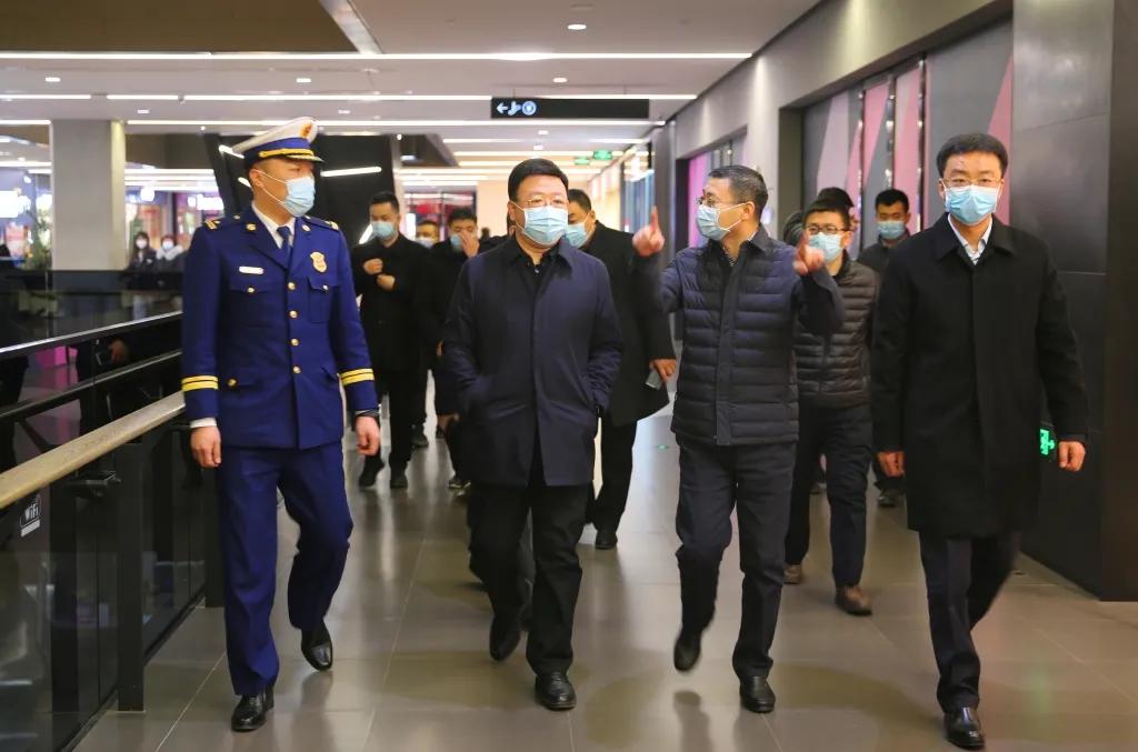 小店区区委副书记区长袁尔铭带队检查辖区社会单位节前消防安全工作