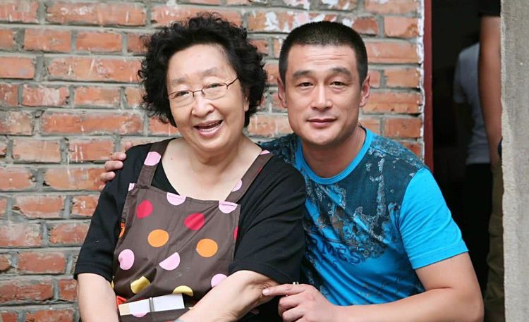 54岁丈夫瘫痪,61岁丧夫,67岁二婚嫁"姐夫",还养了他19年_彭玉