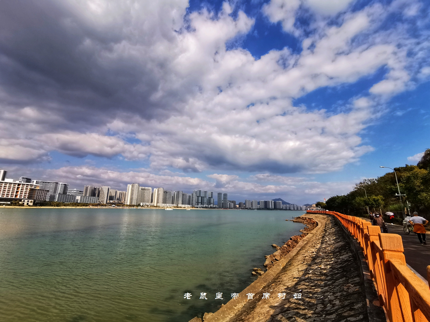 1800万深圳人原地过年,大亚湾海边人山人海,这也太热闹了