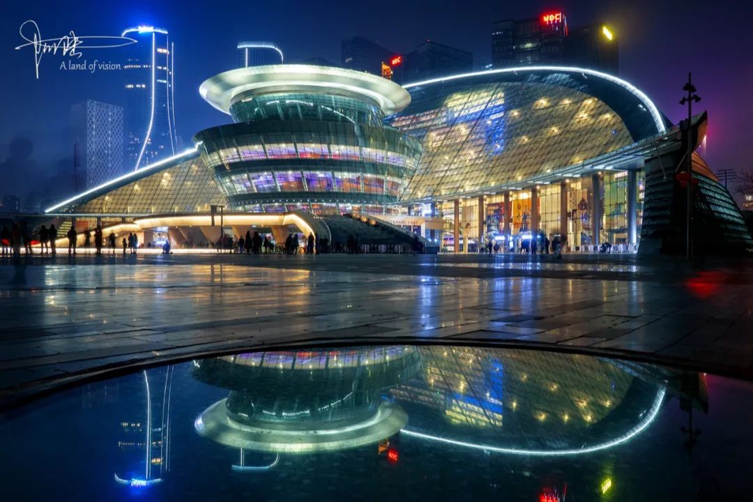要看杭州的夜景，还是得来钱江新城，过年期间每天晚上三场灯光秀