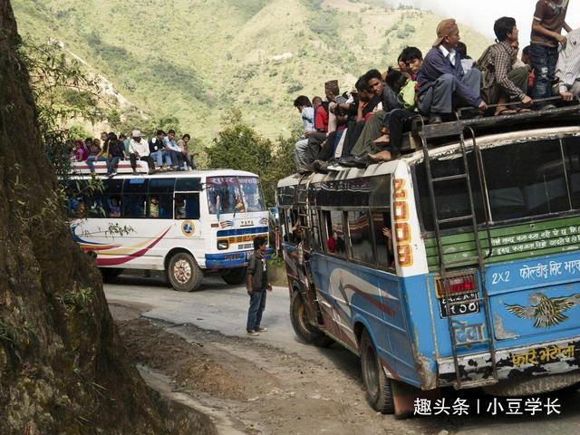 西藏开车17小时到尼泊尔，边境又开车8小时，终见到杜巴广场鸽子