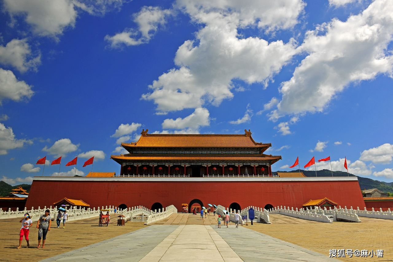 不去北京也能看故宫，浙江有一仿真故宫，门票170游客纷至沓来