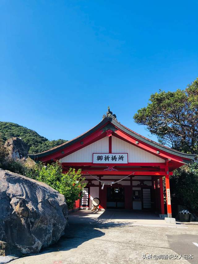 鵜戸神宫，作为日本民族的祖神诞生的圣地，一年中参拜者络绎不绝