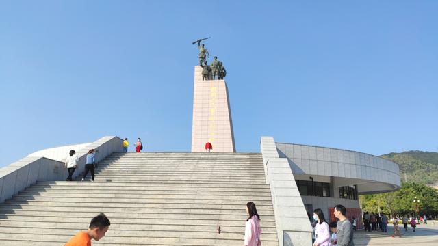 一组图让你游遍深圳红花岭公园，有山有水还有飞机坦克，意义非凡