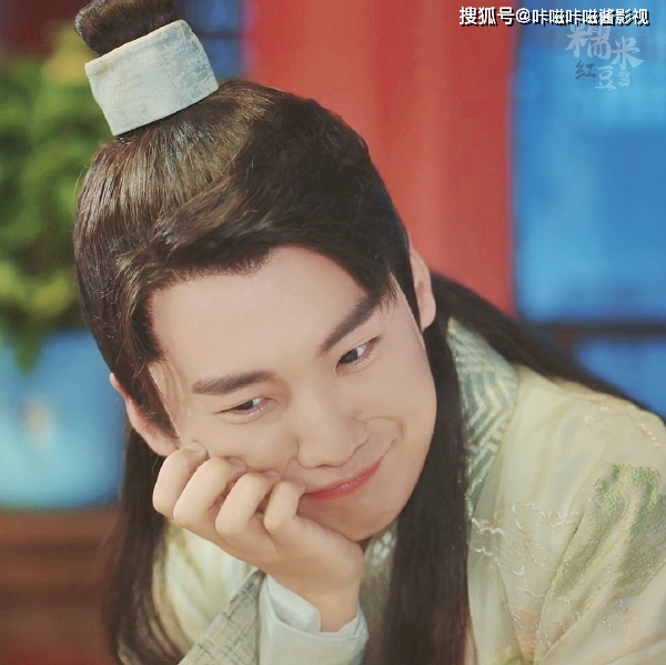 郭麒麟晒饭后甜点,发博营业引围观,网友:你家甜点有点上头啊_宁毅