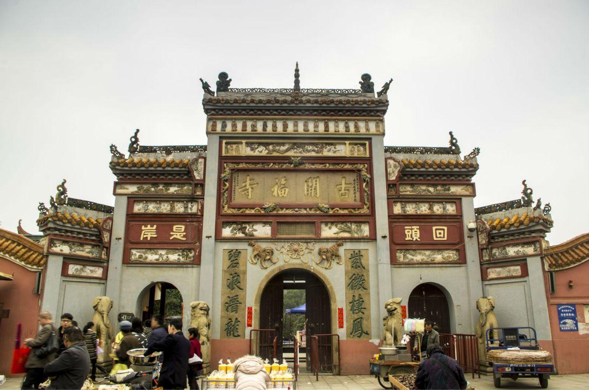 湖南十大著名寺庙道观排行榜 湖南香火最旺盛十大寺院 你去过几个地方