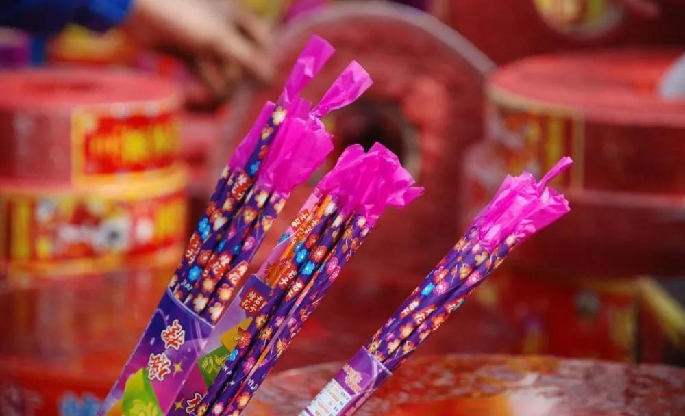 原创用微信放一万次烟花也不如一支串天猴