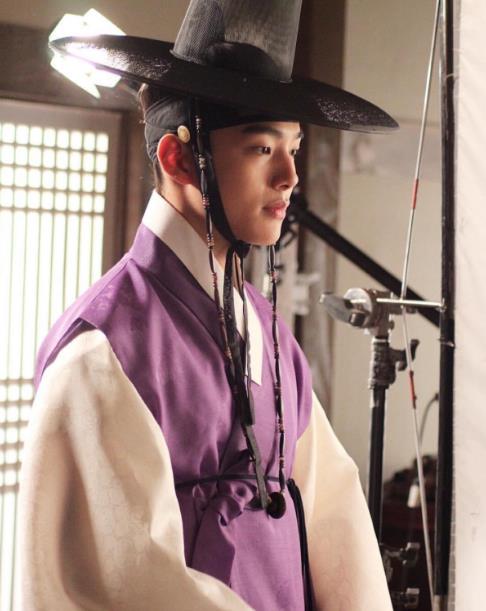 单身吕珍九15岁被求婚,与iu传恋爱绯闻,如今凭实力圈粉无数