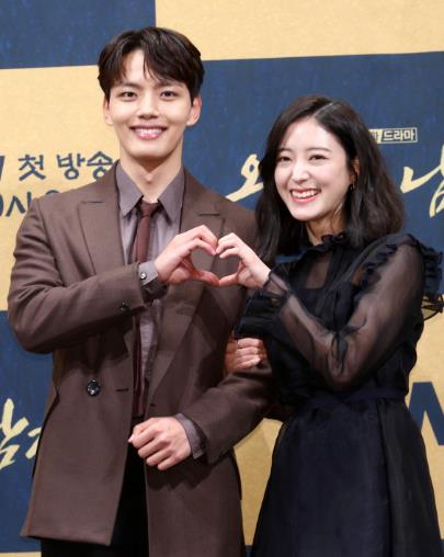 单身吕珍九15岁被求婚,与iu传恋爱绯闻,如今凭实力圈粉无数