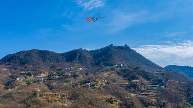 距离安康市区15公里的天柱山，四个优势奠定了旅游名山的地位