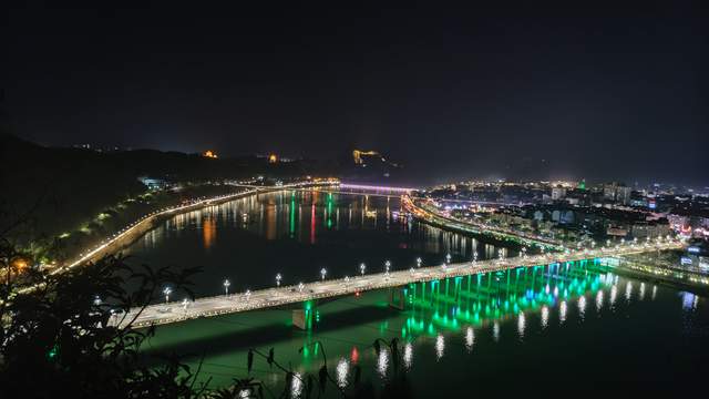 春节文化发源地，夜游白塔山，观阆中古城夜景