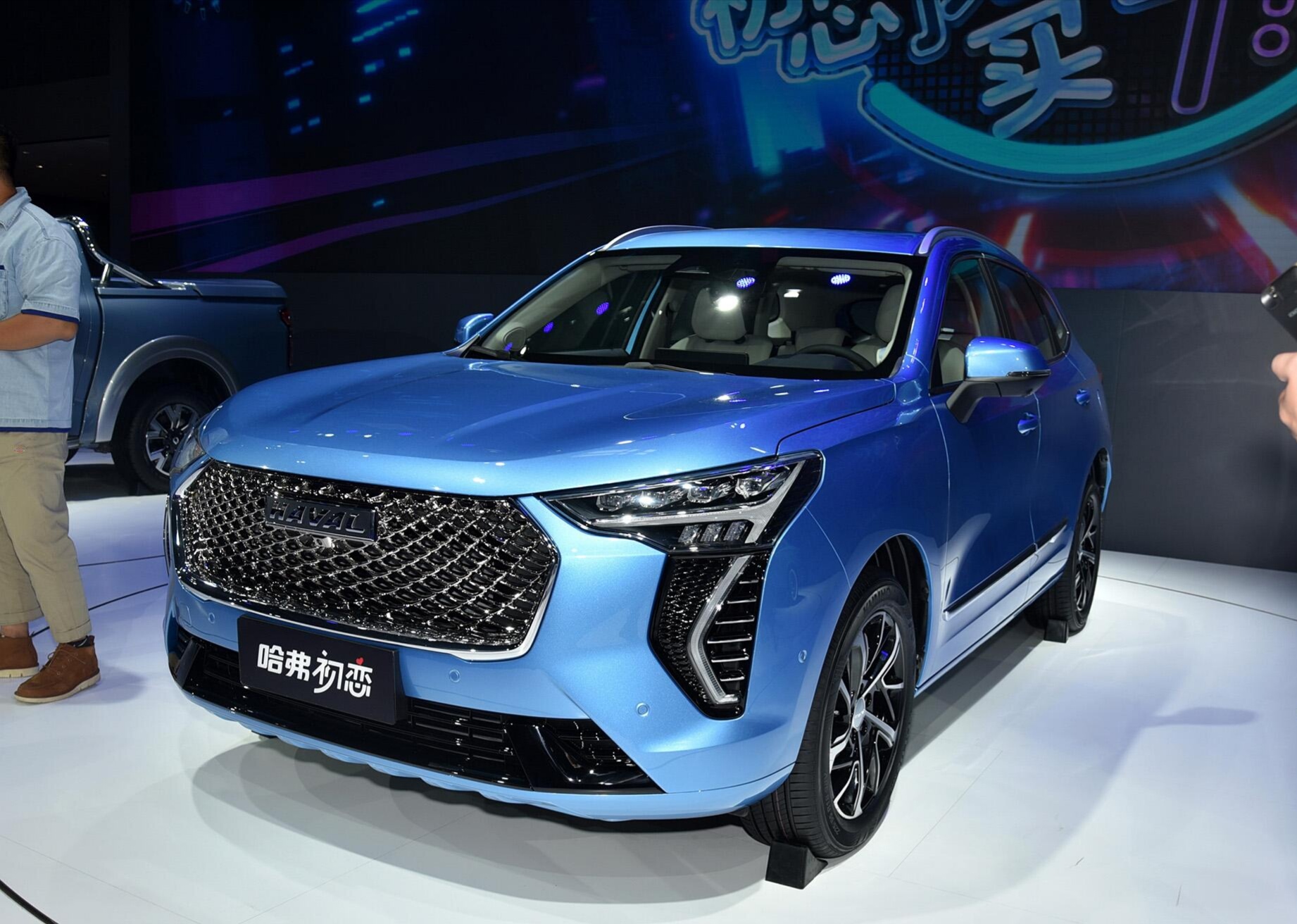 哈弗h2升级初恋个性外观15t造型比本田缤智帅气