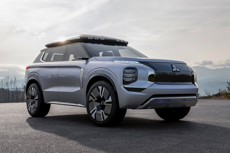 三菱欧蓝德完成 逆袭 四驱 新造型 与奇骏共享底盘和动力 车型