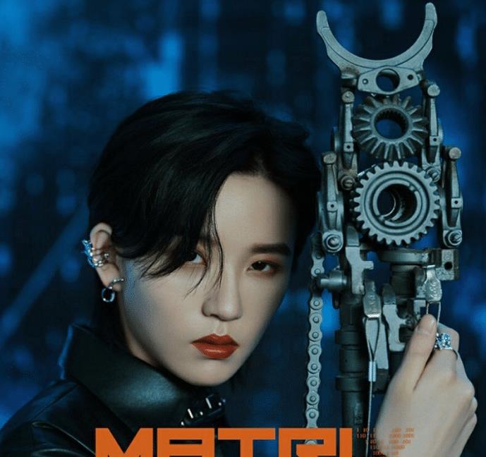 the9晒新专辑海报谢可寅妆容翻车孔雪儿修图太过分了吧