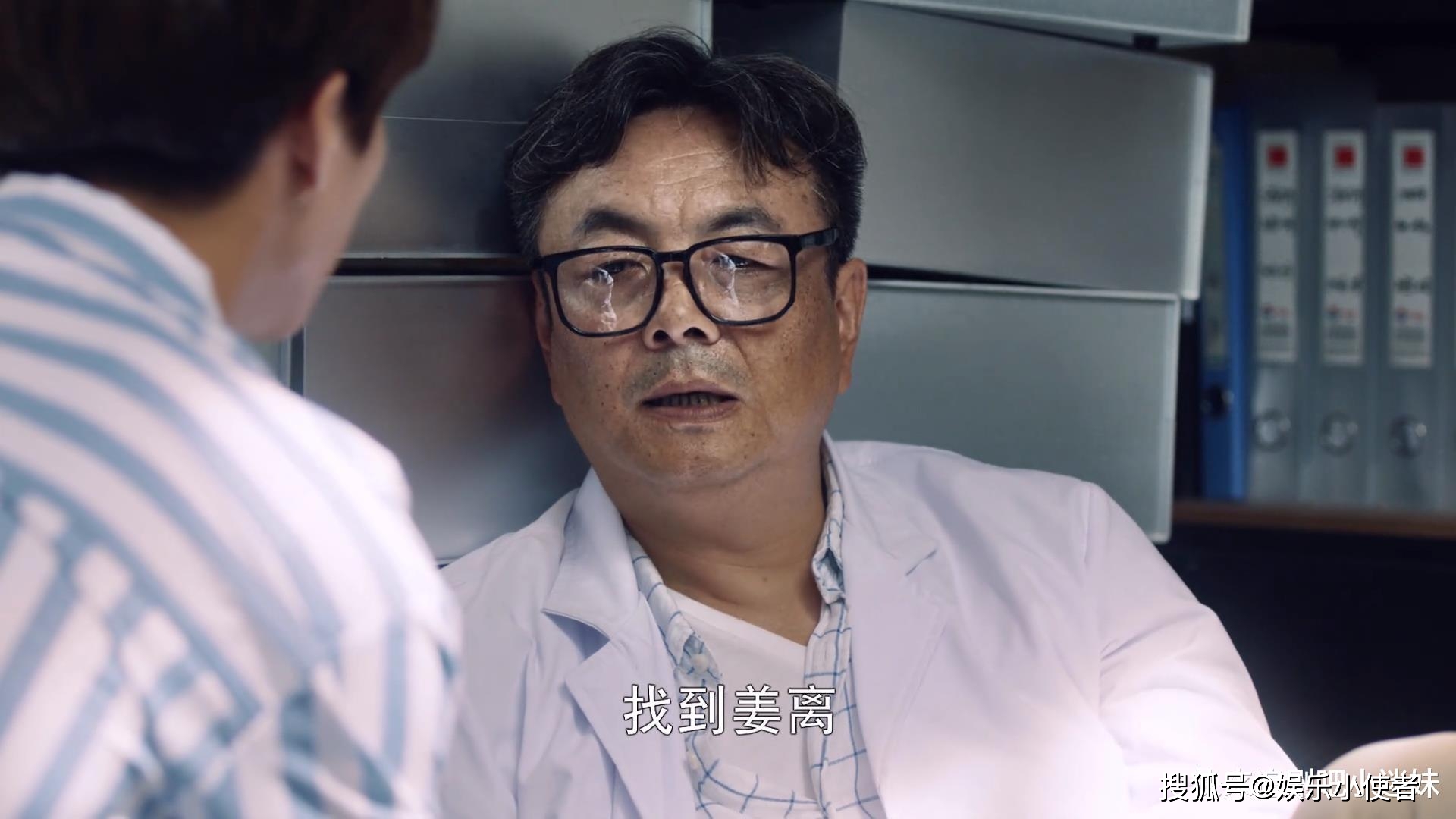 李建维教授意外亡故,姜离被二道贩子格式化丧失了记忆,重新包装后成