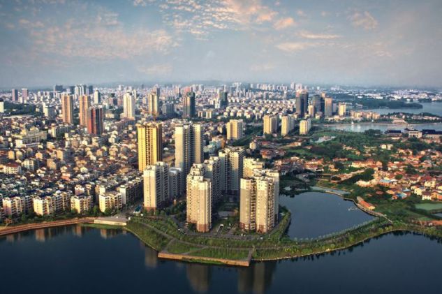 湖南最大的港口城市，实力仅次于长沙，因一座楼而出名