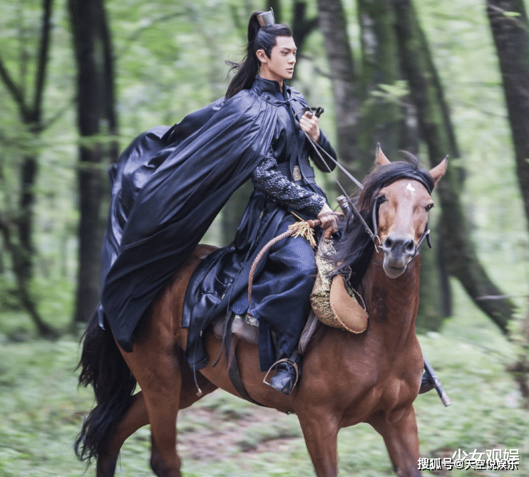 梁森光头太吸睛,哪知他"长发"模样火了,这颜值不当门面可惜了_造型