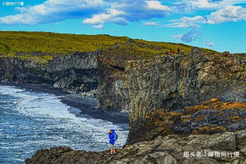 冰岛罕见的黑沙滩，景观充满奇幻色彩，犹如神秘的“外星球”