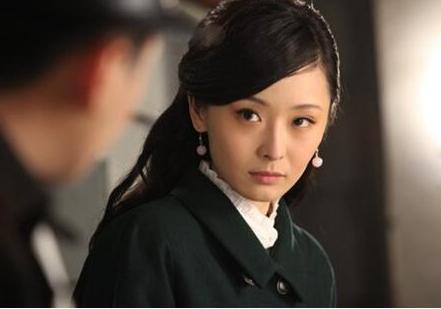 被张艺谋称为"黄金第一美",走红后抛弃罗晋,32岁低调嫁入豪门_李曼