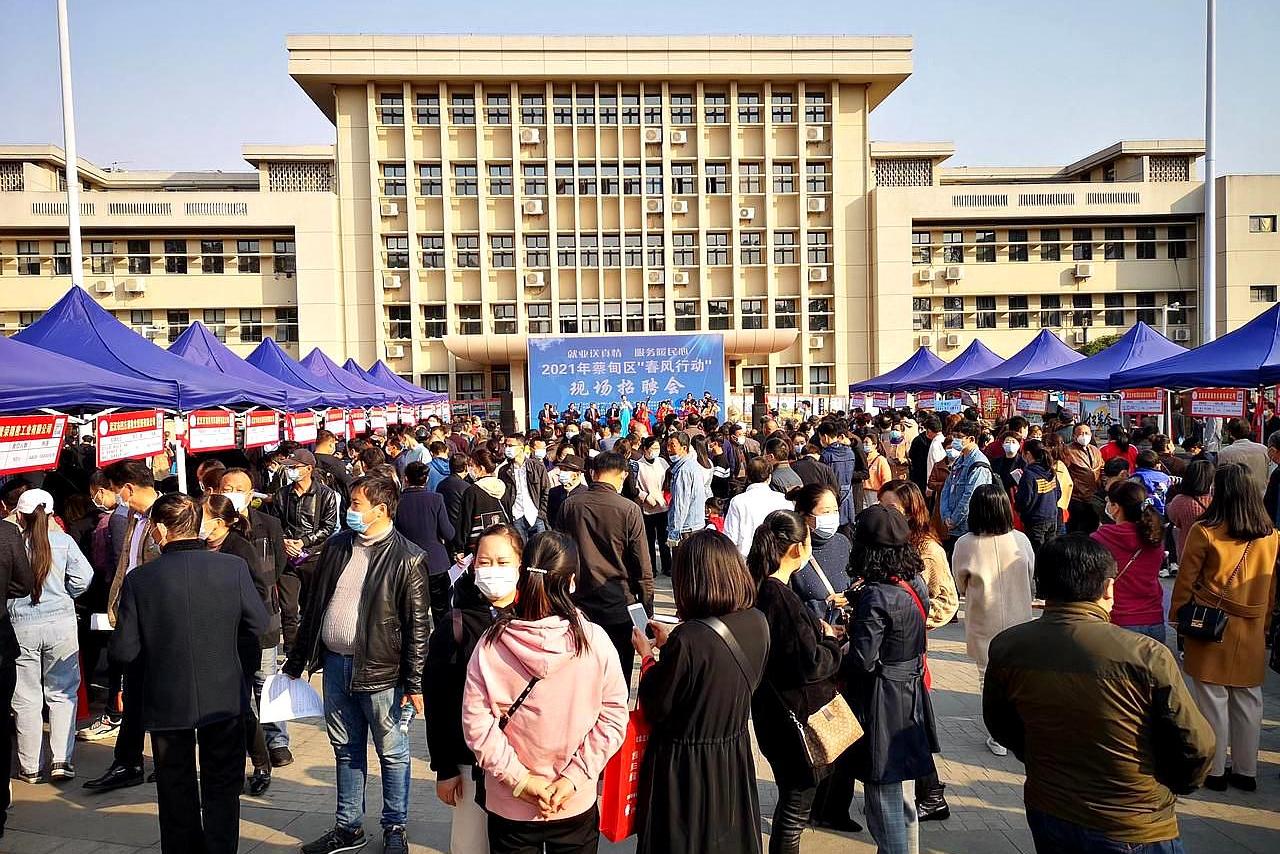 蔡甸招聘_直击蔡甸街专场招聘会现场 岗位多,备受欢迎