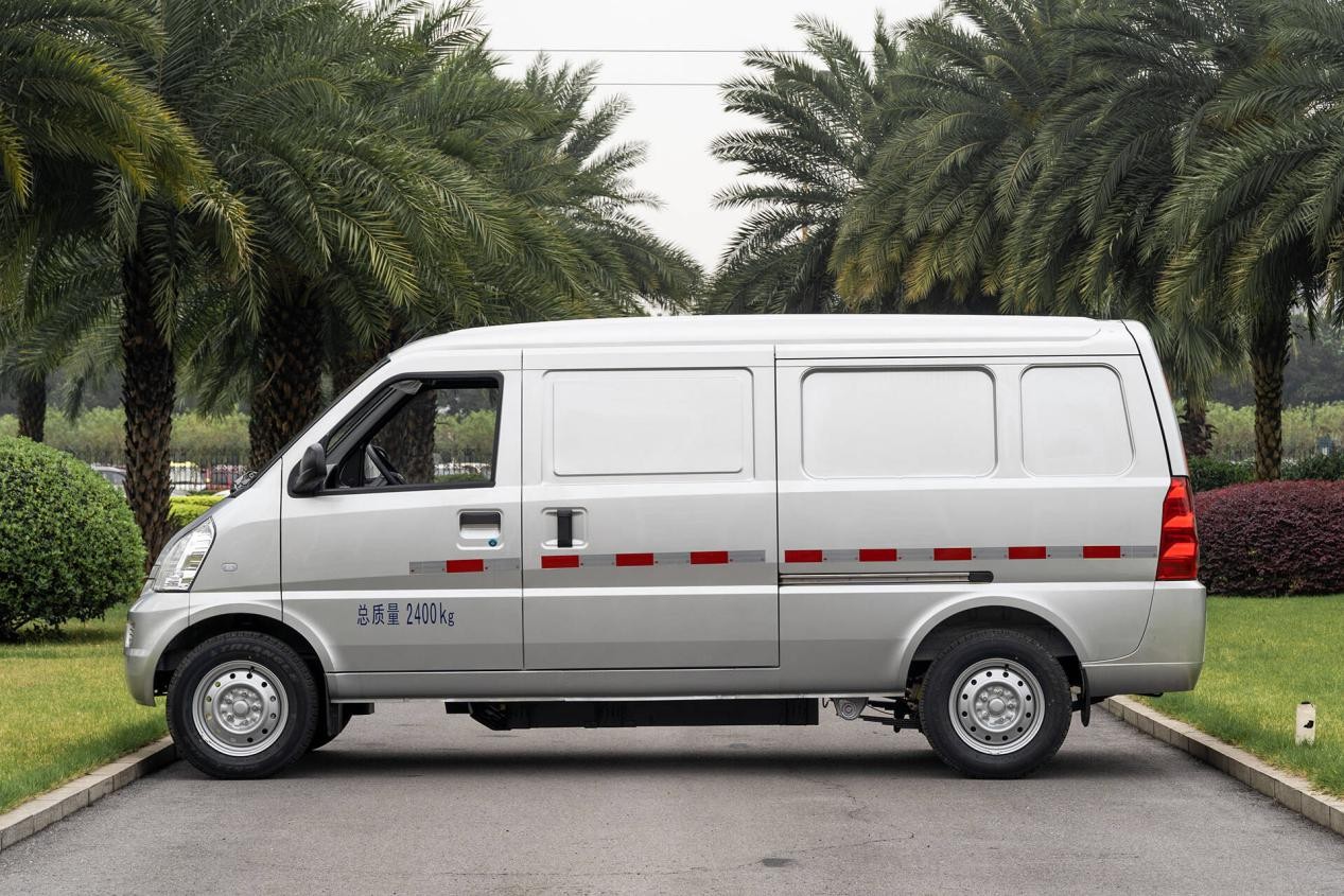 五菱荣光电动车用起来怎么样经济大空间创业路上好帮手