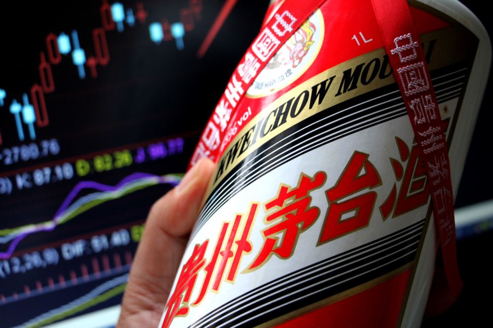 "a股一哥"贵州茅台年前高逾2600元/股,昨日跌近7,今日低开后反弹收涨