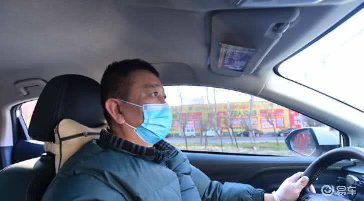 抓人口罩被打_戴口罩的卡通图片(2)