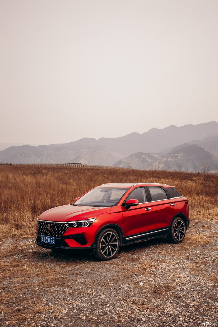 小鹿驾奔腾t77带你探索秦岭山谷里神秘的石头房子