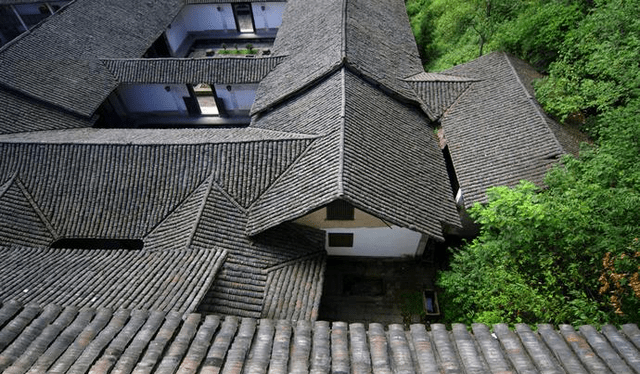 重庆深山一户人家，靠木材富了13代人，建一豪宅被称“小紫禁城”