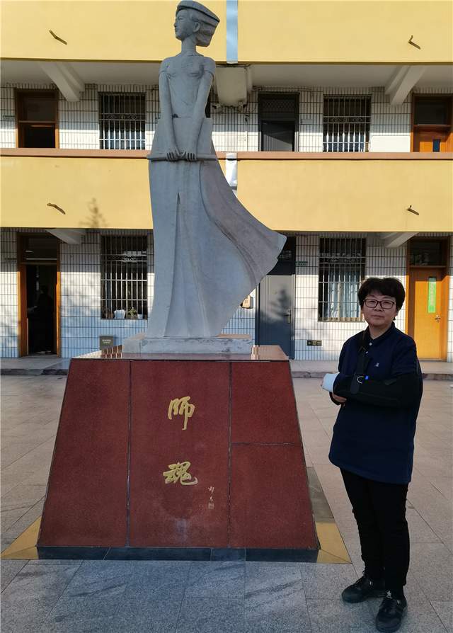 带伤坚守岗位温情洒满校园记徐州十中德育校长王绍峰