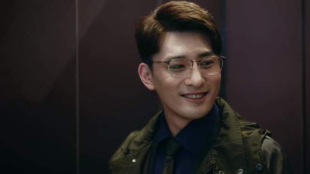 原创暴风眼第一集细节间谍说电影院在5楼但其实有暗示在3楼