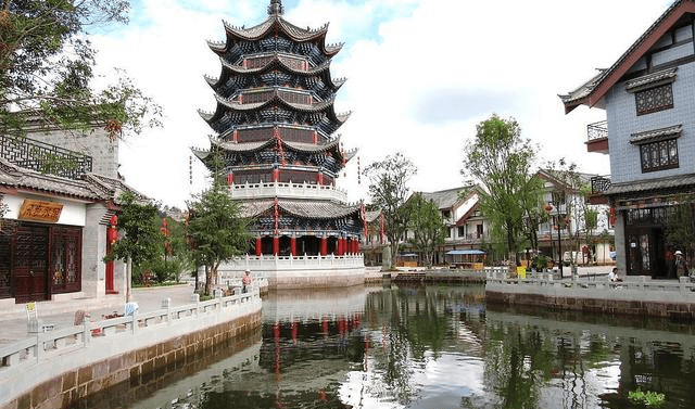 云南“受欢迎”的古镇，耗资32亿开发运营，媲美周庄游客不绝