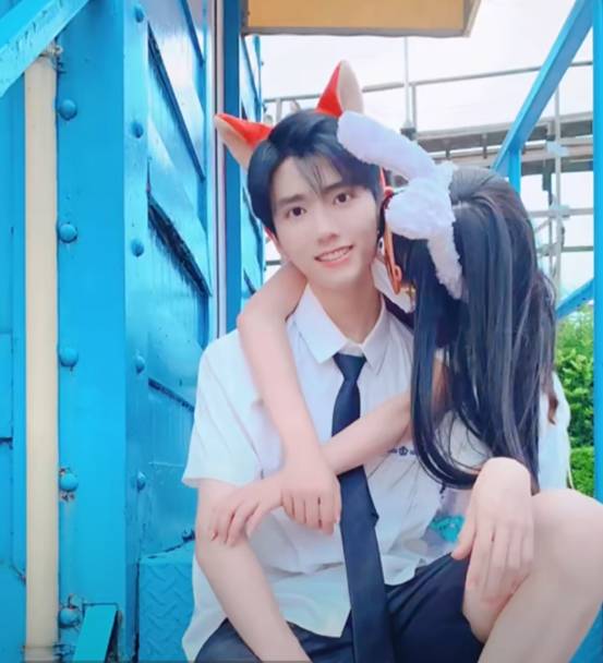 原创网红情侣大比拼不止有郝一点与林锡其他4对也甜到腻人