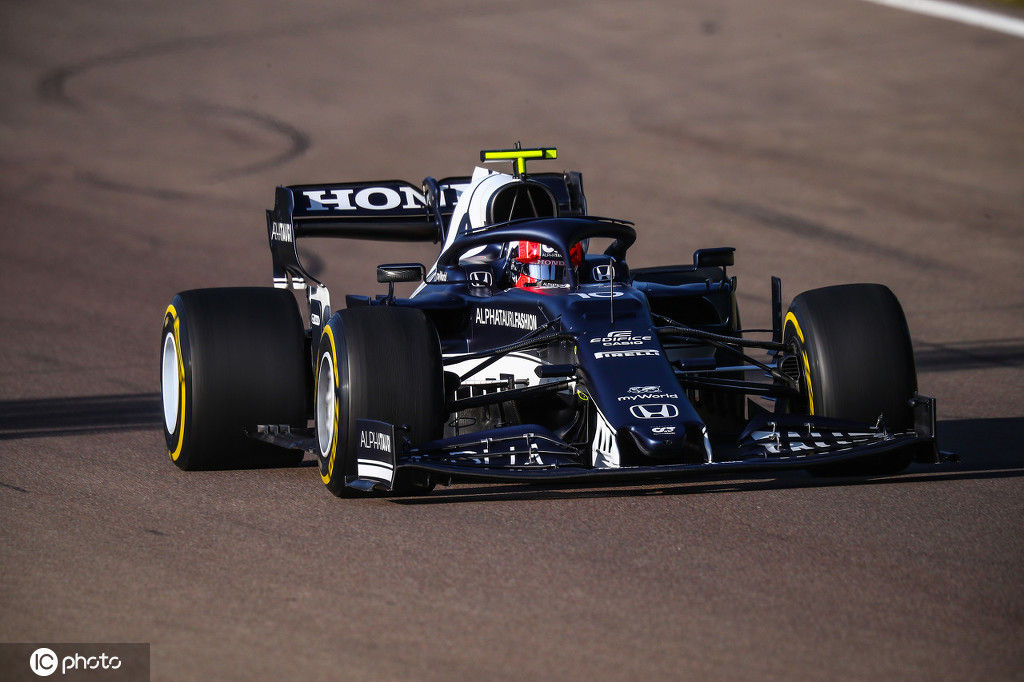 红牛二队冬季测试:加斯利,角田裕毅驾驶at02赛车