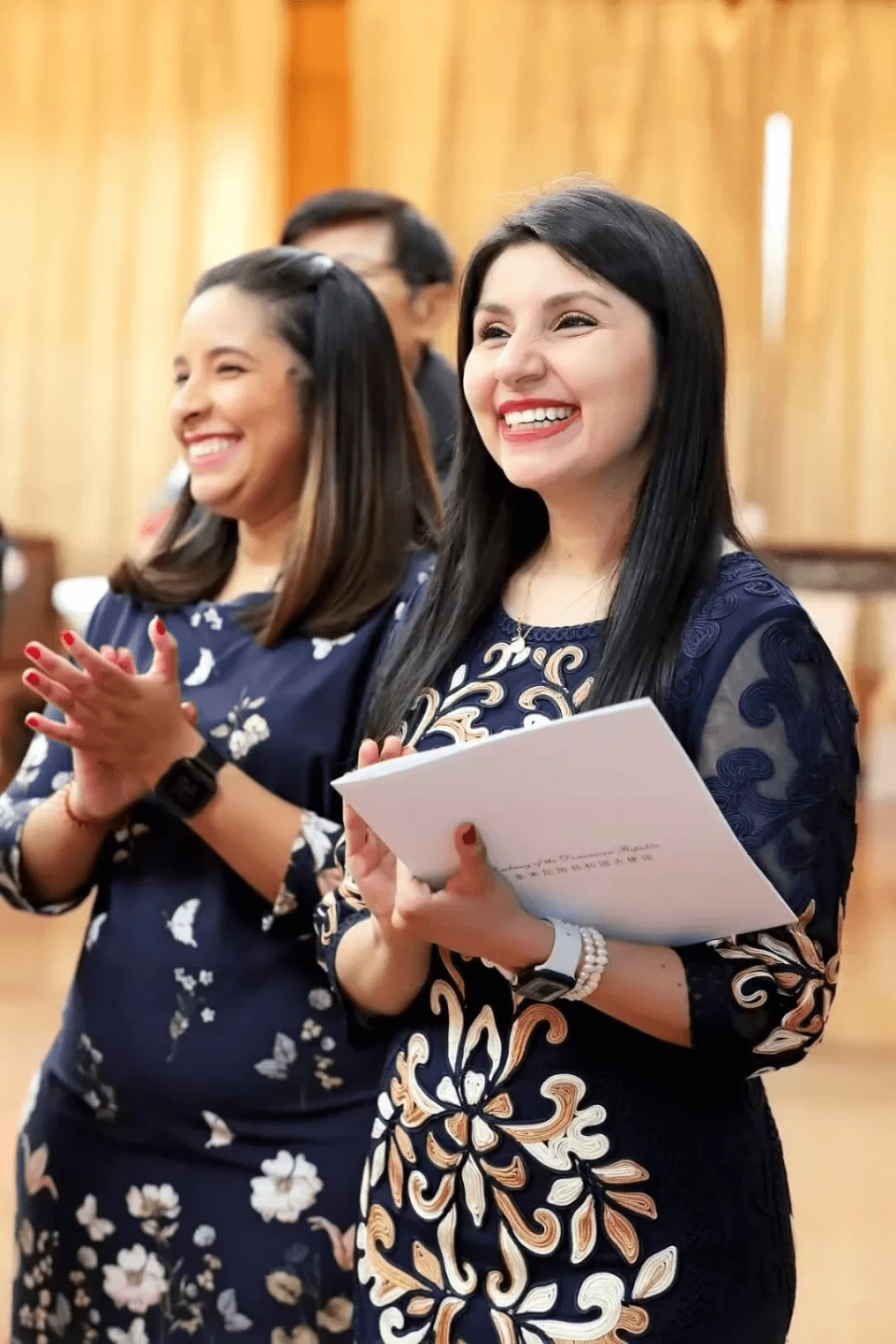 袁熙坤创作的多米尼加国父《杜阿尔特》敬献鲜花在金台艺术馆举行