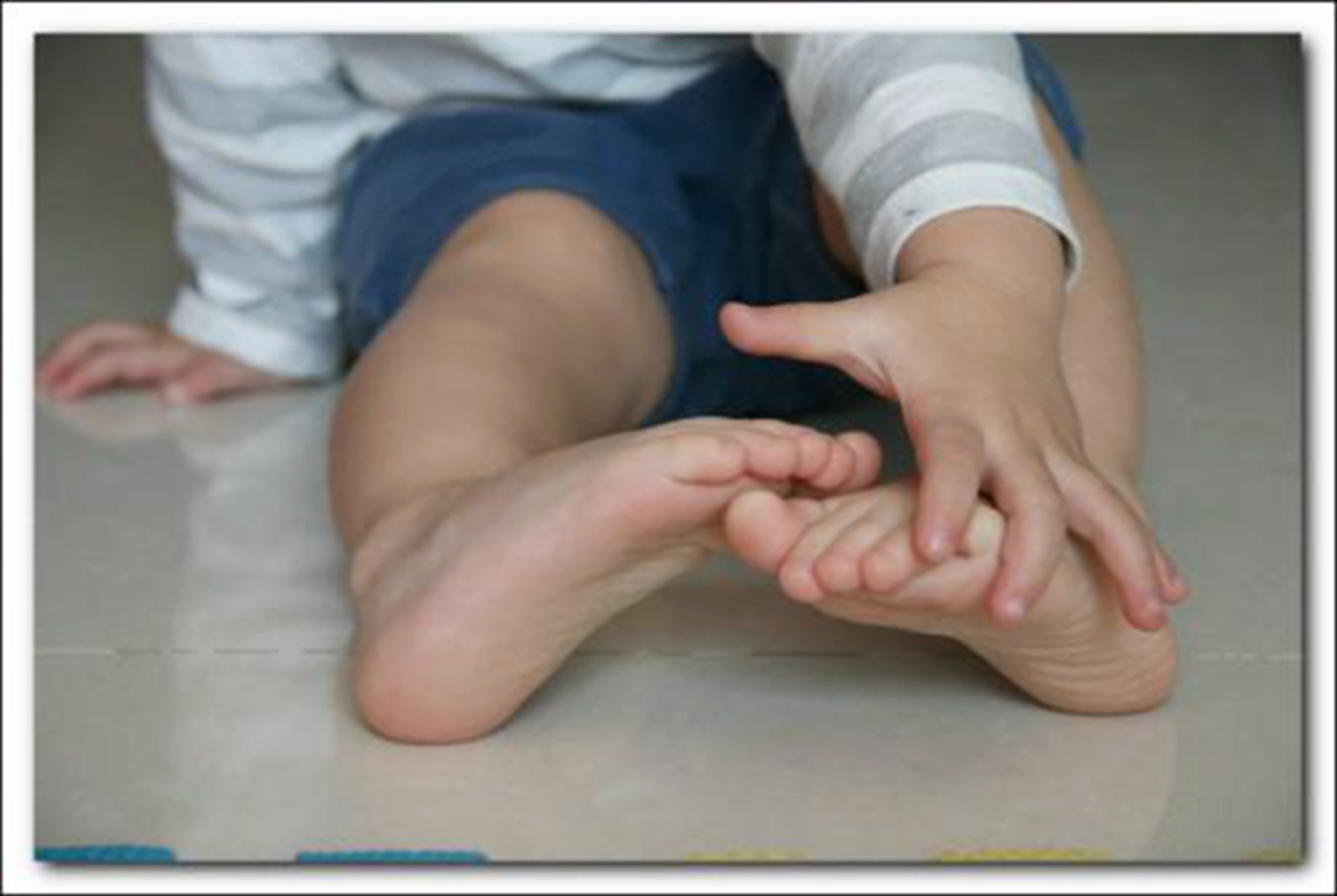 宝宝啥时候学走路最好不早于这个月份就行否则影响生长发育