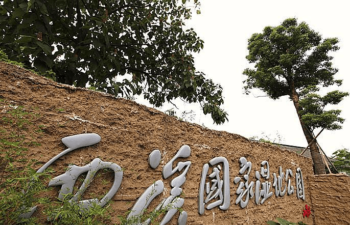 四季皆景的湿地公园，5A资质颇具江南风味，就在西湖附近