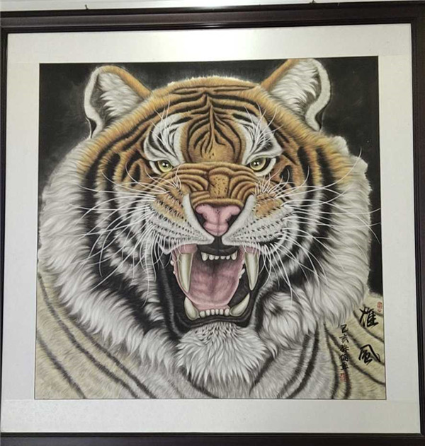 原创用塑料大盆泼墨商丘民权82岁奶奶泼墨画虎成网红