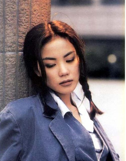 锋菲恋纠缠11年 终是 败 给了金钱 10亿家产看透这段 孽缘 王菲